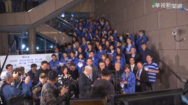 中天新聞最後一夜 蔡衍明.員工大合唱