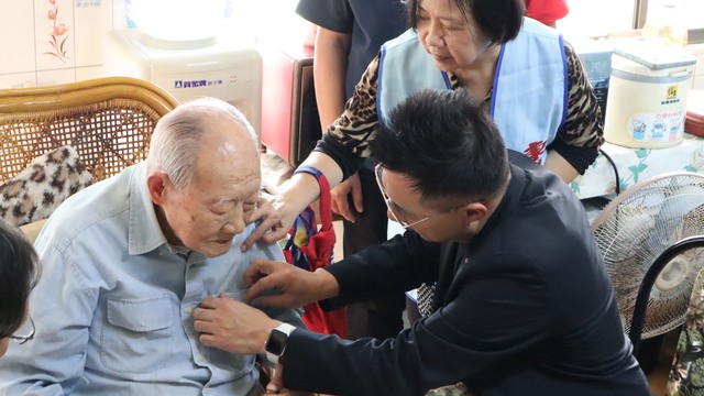 他入國民黨80年獲頒榮譽狀 江啟臣：我們沒有放棄的理由