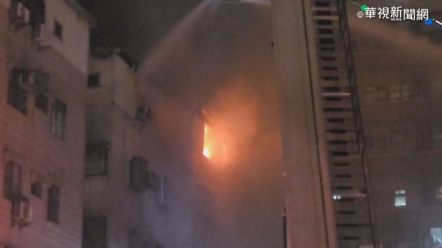 女子點火燒床單 引發台南電梯大樓火