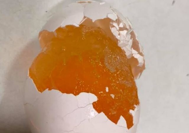 雞蛋放冰箱竟結凍！老饕一看嗨翻 「極品吃法」曝光