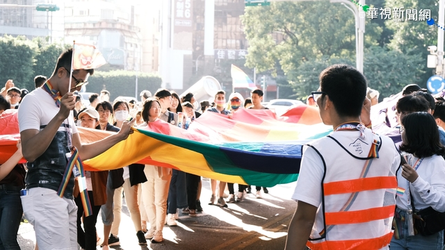 截圖逼出櫃「委屈也要做對的事」 挨轟：認識妳超倒楣