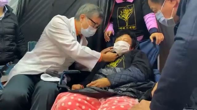 沈智慧反萊豬絕食97小時 失溫、全身癱軟送醫急救