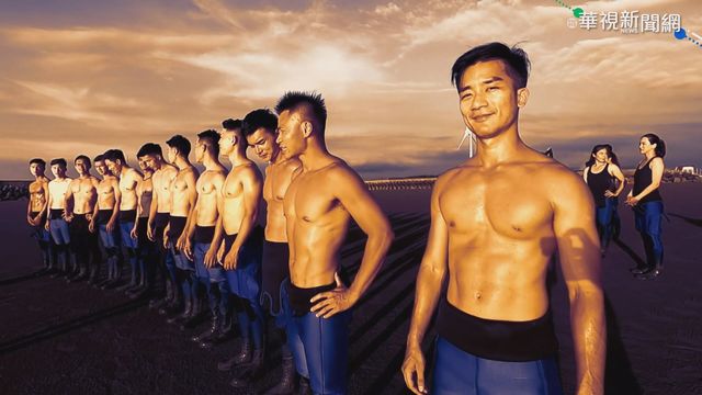 中市消防月曆來了 21消防展露好身材