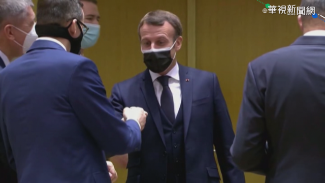 確診首露面 馬克宏戴口罩開視訊會議