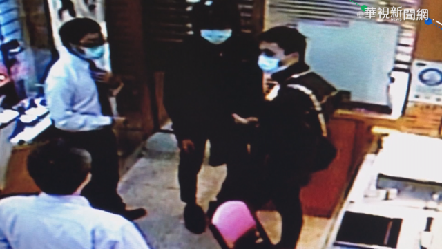 疑搶不到銀樓 2男持開山刀劫檳榔攤