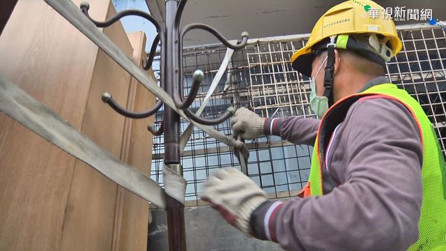 載送貨物綑綁不慎 砸落恐要人命!