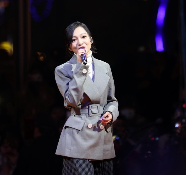 張韶涵演出竟癱瘓交通 唱一半被強行請下台