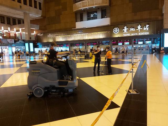 【更新】網傳紐籍機師新足跡 鼎泰豐、莫凡彼、日台協會回應了