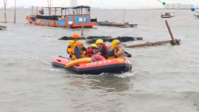 ｢貨輪擱淺｣成打卡熱點 遊客拍照受困