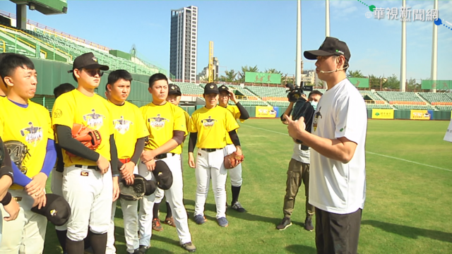 居檢後首現身棒球營 陳偉殷大讚台防疫