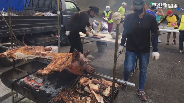 烤雞馬拉松開跑 140斤烤豬為跑者加油