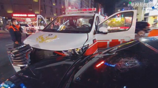 救護車路口擦撞轎車 2駕駛受傷送醫