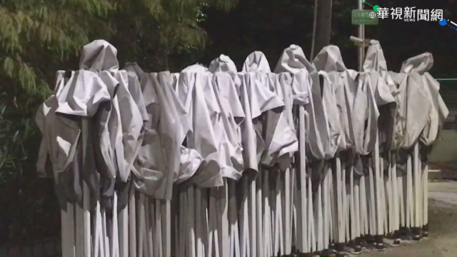 整排白色幽靈站路邊? 施工帳篷嚇壞人