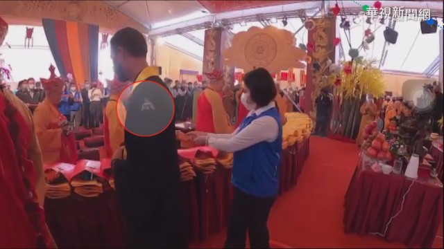 飛蛾造訪朝天宮 停董事長左臂4小時!