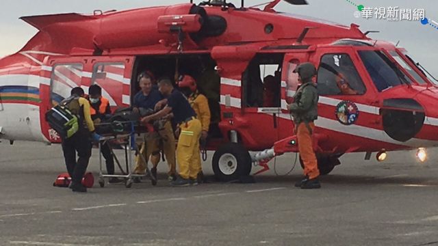 ｢塔芬谷山屋｣2人待救 黑鷹直升機馳援