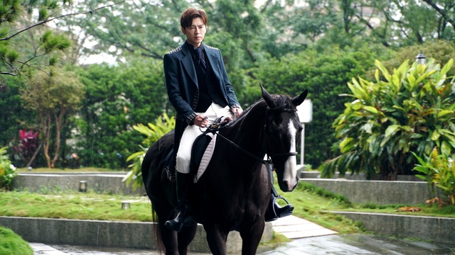 李國毅變身「黑馬王子」回歸 李亦捷直呼：「像夢境！」