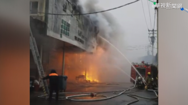 高雄仁武區食品廠大火 52消防員救援