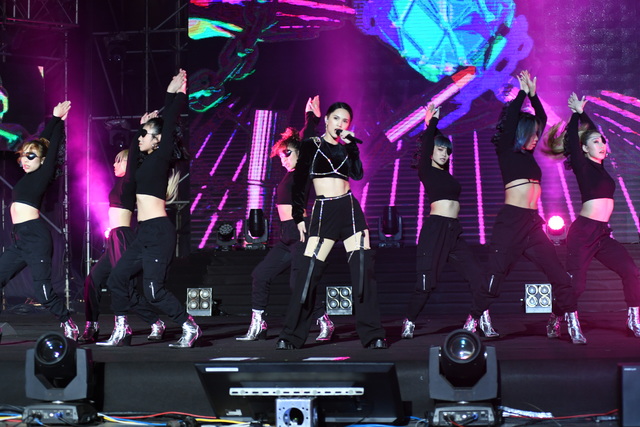 楊丞琳壓軸倒數性感熱舞秀馬甲線　畢書盡十週年情歌獻歌迷