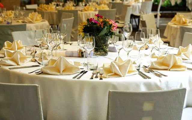 2大2小赴喜宴包2千 遭新娘嗆「再補4千人頭費」