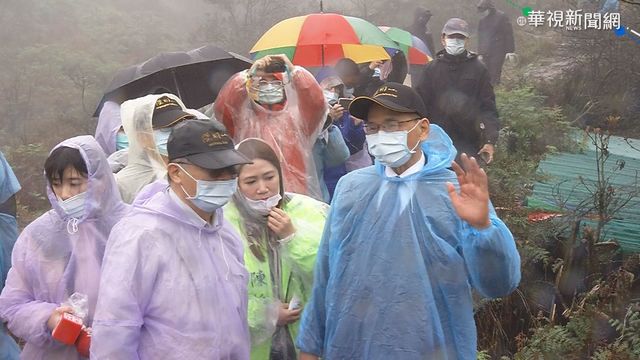 擎天崗上看水牛 游錫堃:不是來究責