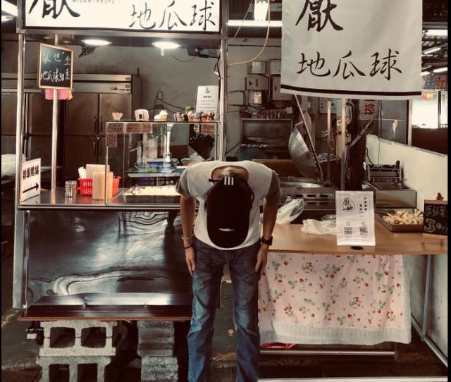 地瓜球老闆嗆客「去吃1元的別高攀我」遭撻伐鞠躬道歉