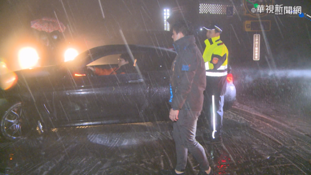 凌晨低溫零下0.8℃ 陽明山降初雪!