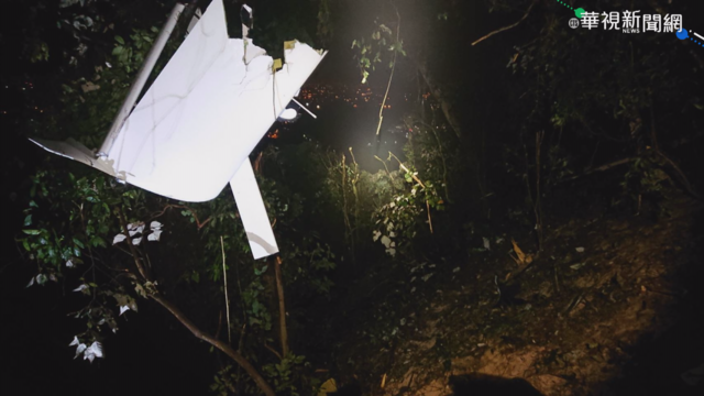 屏東輕航機疑撞山壁起火 機上2死!