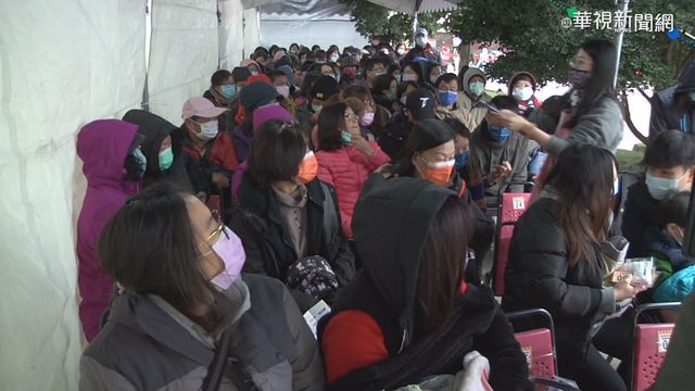 內衣店大拍賣! 民眾不畏寒流搶便宜