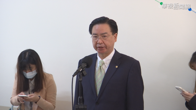 新版護照放大「Taiwan」 吳釗燮：通行沒問題