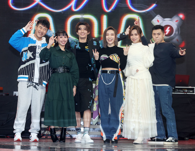 亞綸主持華視、三立棚內直播演唱會節目-「Live Asia超級週末現場」 從曾國城與吳珊儒身上偷師 最擔心遇句點王