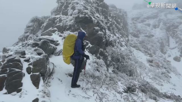 合歡山清晨降雪 武嶺積雪5至6公分