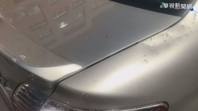 溫差大外牆磁磚爆裂 百萬名車遭殃!