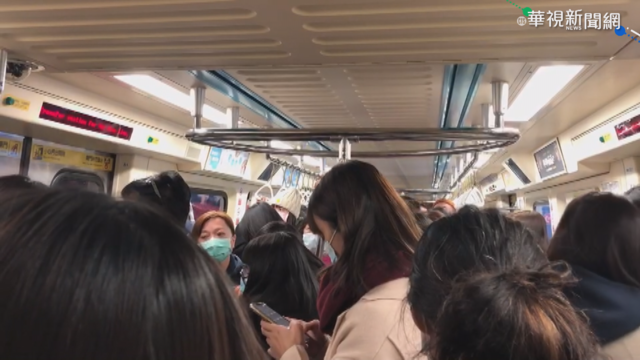 淡水信義線故障 通勤族擠爆捷運站