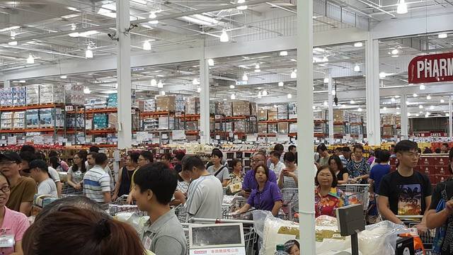 吃過喝過一整車商品退貨！ 好市多店員「臉臭到爆」