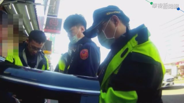 毒犯遇檢大逃亡 失控撞警車衝進民宅