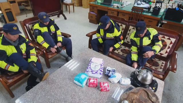 雪中執勤抗寒撇步 警｢衛生棉｣墊鞋底