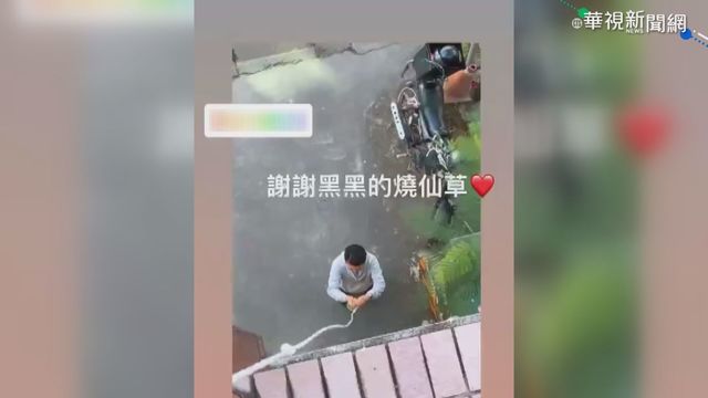 居檢不怕肚子餓 女丟繩｢釣｣美食上樓