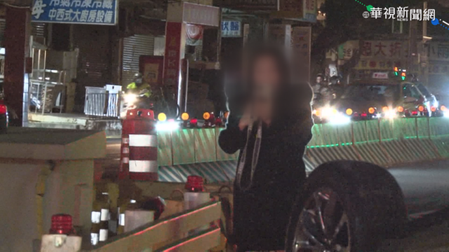 疑視線不良自撞翻車 駕駛自行脫困