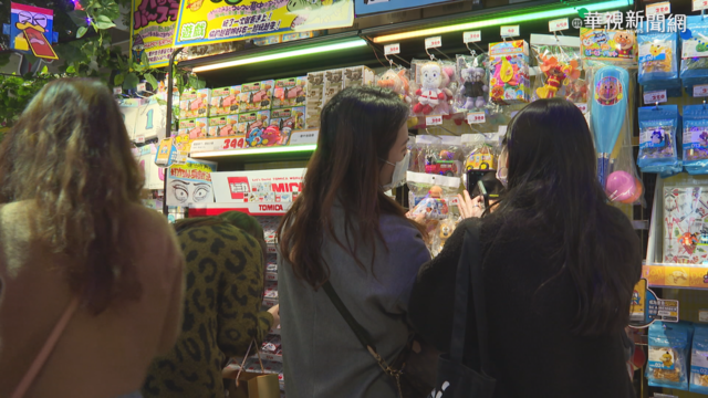 日本連鎖商店首來台 民眾5點來排隊