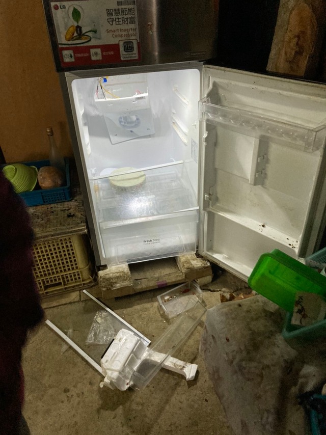 （大公熊將農舍冰箱食物吃光。／翻攝自臉書粉絲專頁「林務局-森活情報站」）