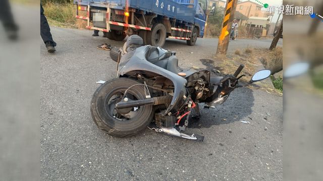 碰撞貨車倒地 22歲騎士當場死亡