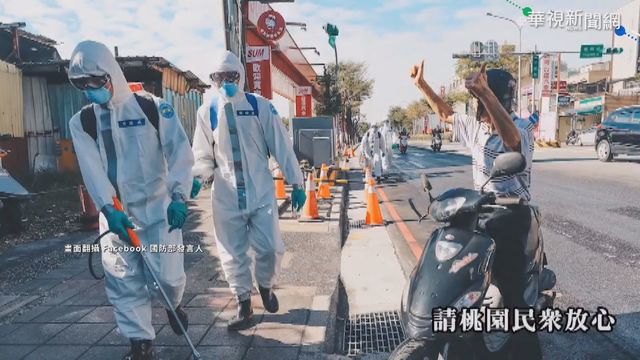 桃醫群聚累計15人染疫 民眾排隊採檢