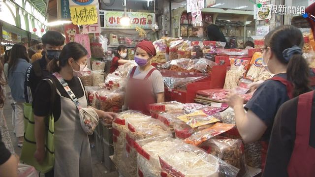 高雄三鳳中街辦年貨 配合防疫禁試吃