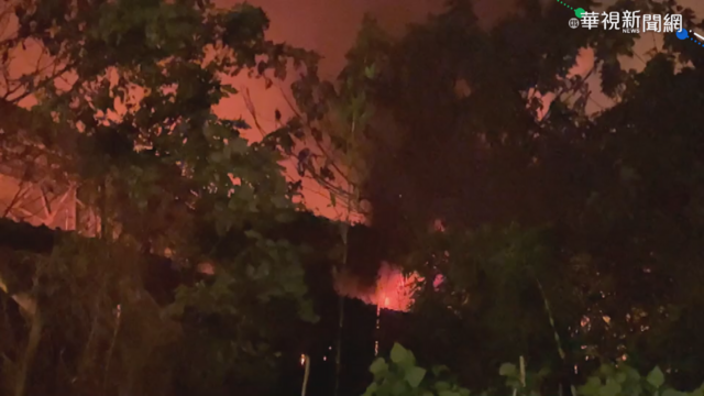 烤漆工廠遭大火吞噬 123警消搶救