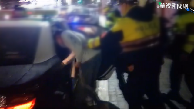 轎車違停警盤查 起獲毒品5人送辦