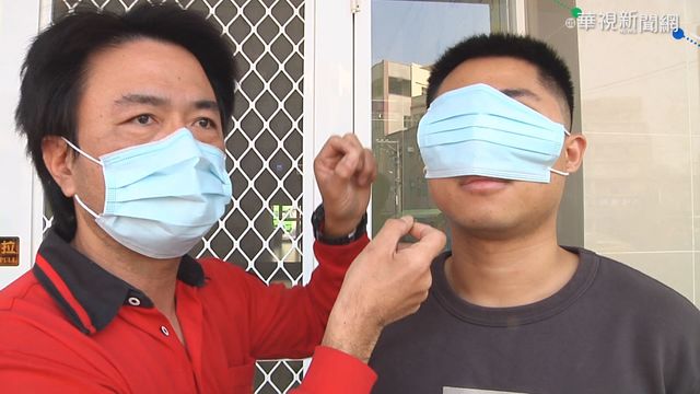 口罩突遮住雙眼 女騎士緊張失控自摔