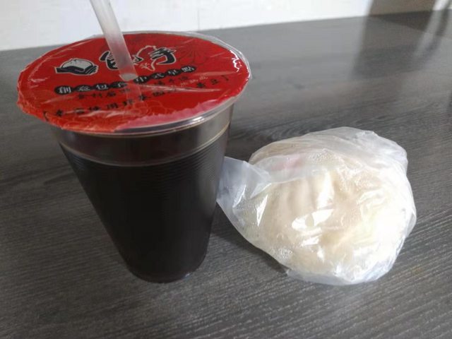 他PO高雄防疫旅館隔離餐 一天2200卻慘輸台北