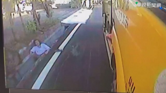 婦暈倒卡水溝求救 清潔隊員即刻救援