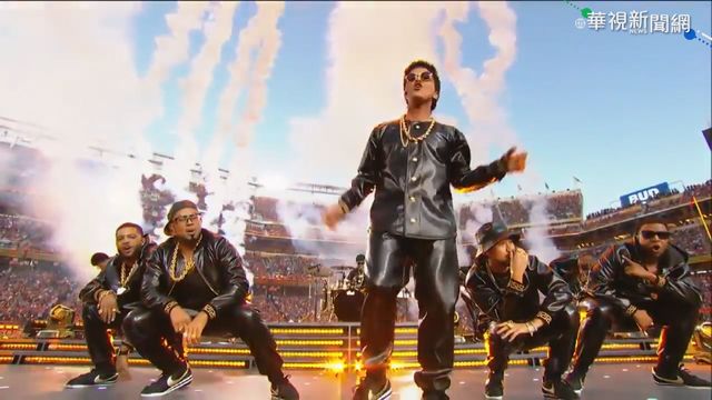 超級盃首推女裁判 女詩人.威肯表演