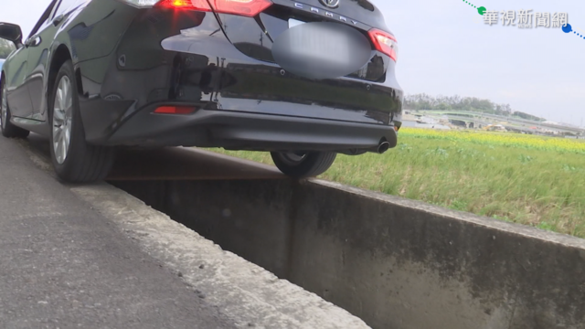 苗栗停車達人 秀超高難度水溝停車法
